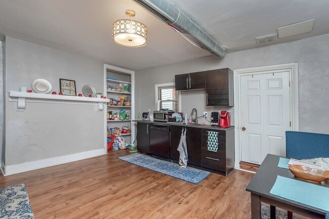 Building Photo - 3 bedroom in heart of South Side