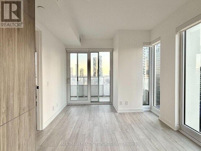 Building Photo - 88 Queen St E