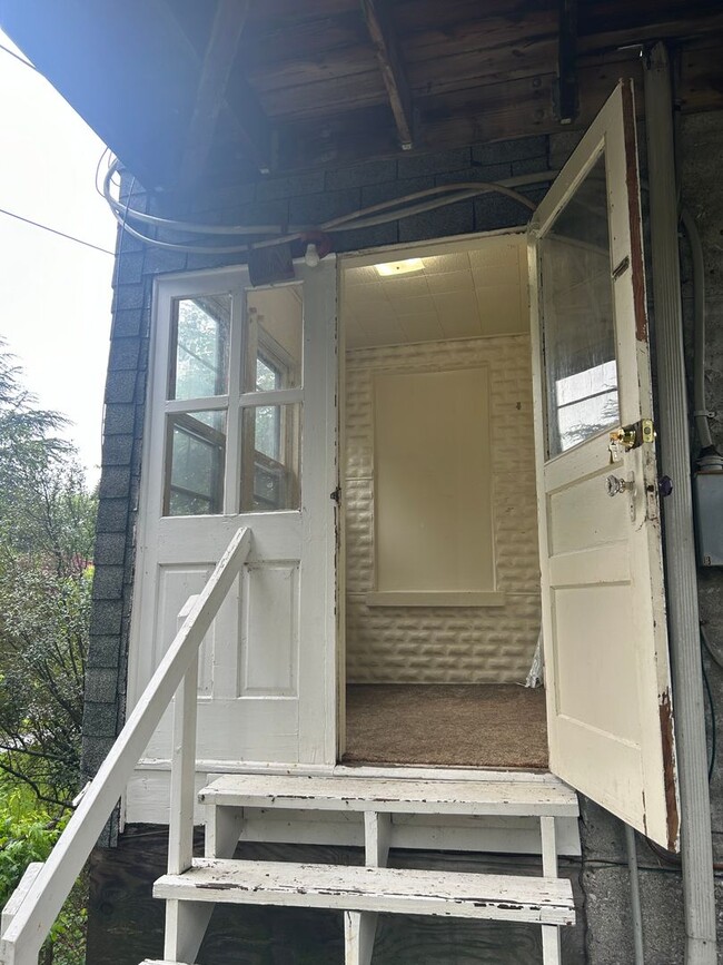 Building Photo - 609 S 24th Street