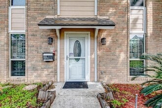Building Photo - 10716 Briar Forest Dr
