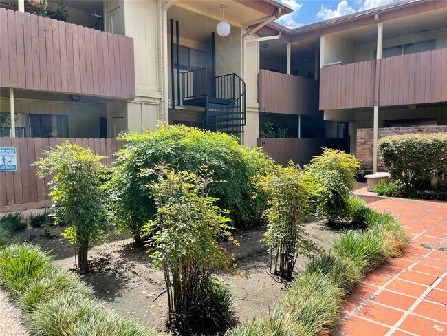 Foto del edificio - 7714 Renwick Dr