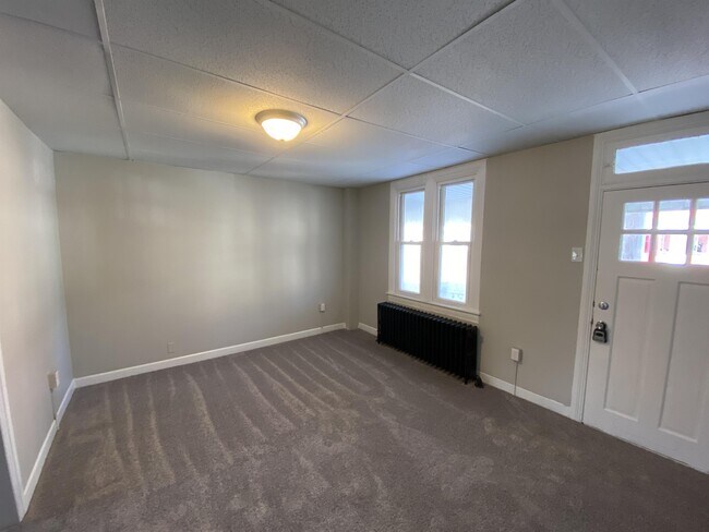 Building Photo - 704 E Prospect St