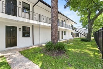 Building Photo - 4421 Burgundy St
