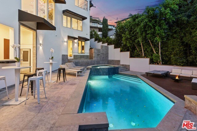 Building Photo - 1650 Sunset Plaza Dr