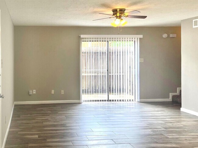 Building Photo - 21510 Millhouse Ct