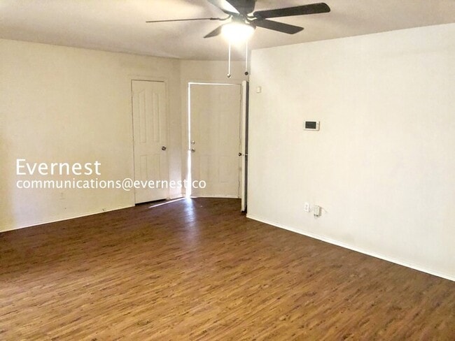 Building Photo - 246 Creek Cove Dr