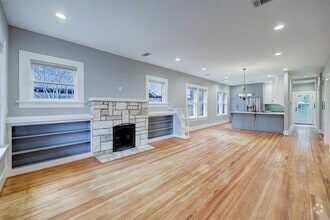 Building Photo - 2610 White Oak Dr