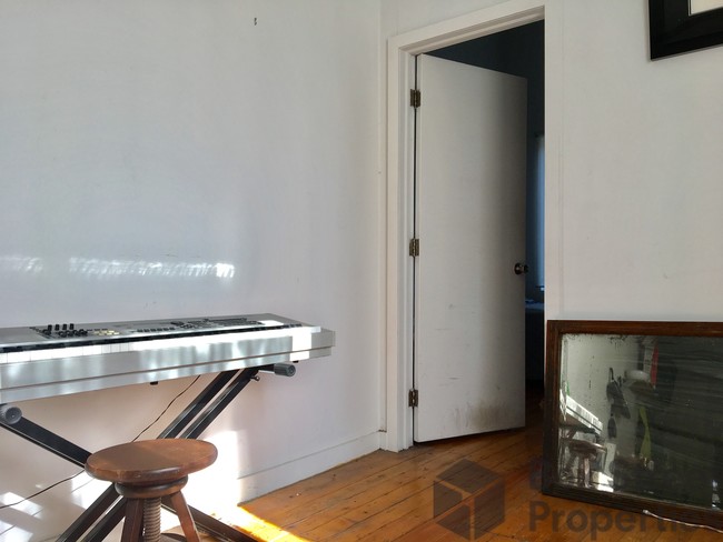 Foto del edificio - 163 Montrose Ave