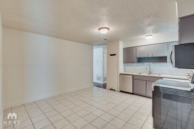 Building Photo - 5054 Virgil St