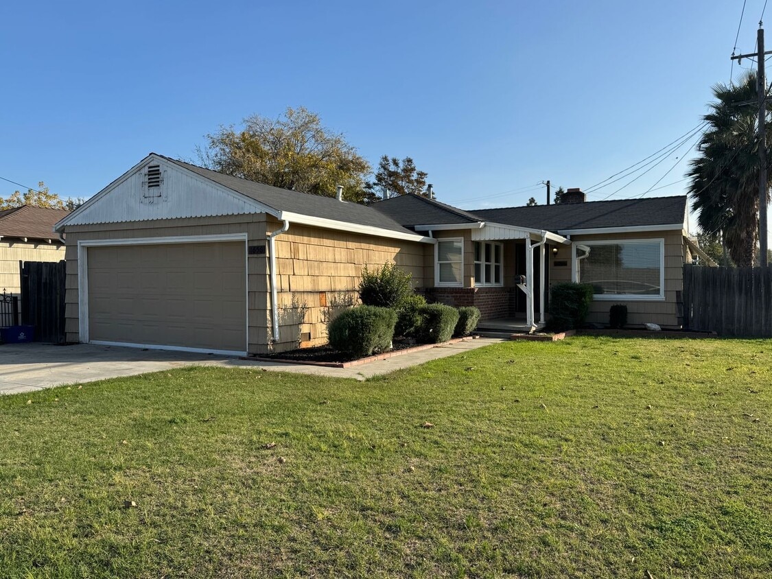Primary Photo - Nice Three Bedroom Corner Home