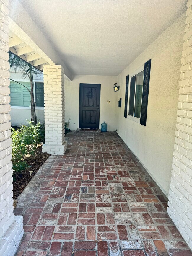 Building Photo - 454 Mt Carmel Dr