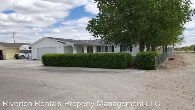 Building Photo - 3 br, 3 bath House - 1025 Basin Ave.