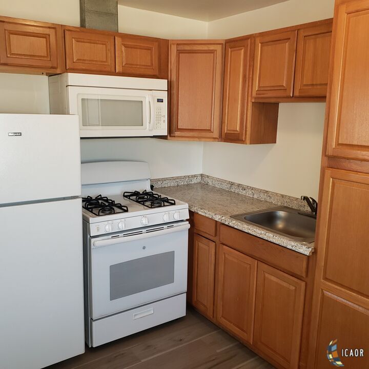 Foto principal - 132 W A St