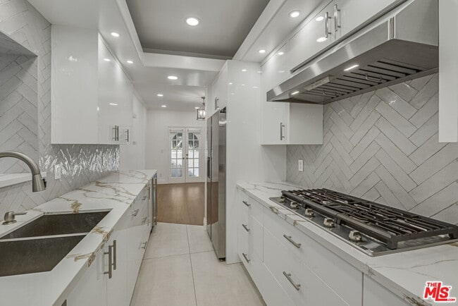 Foto del edificio - 342 N Palm Dr