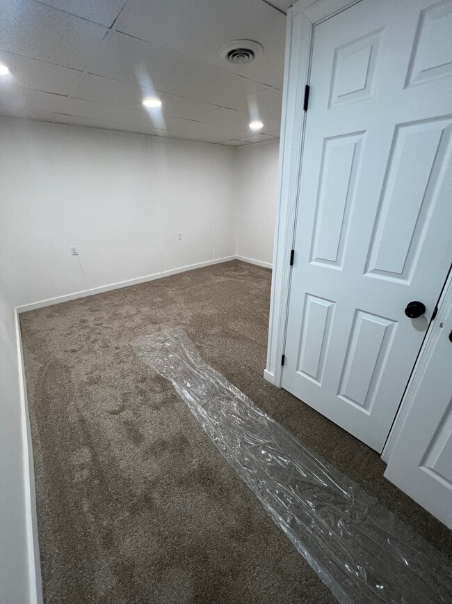 Bedroom 1 - 1 W Hanover St