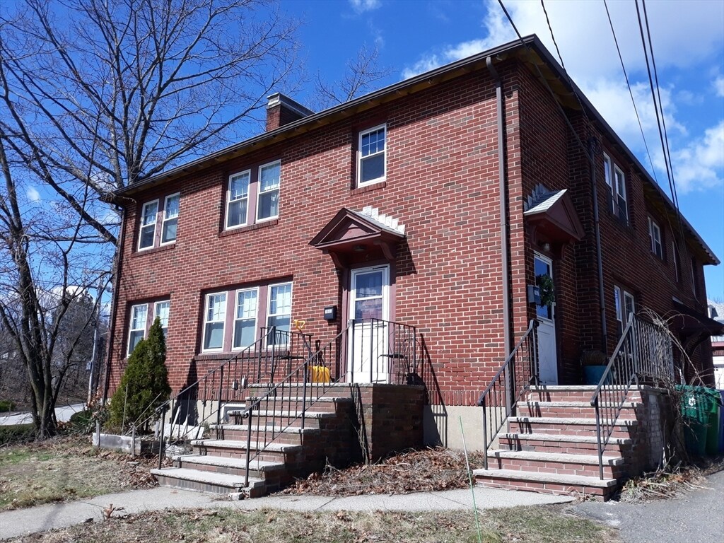 Primary Photo - 1667 Centre St