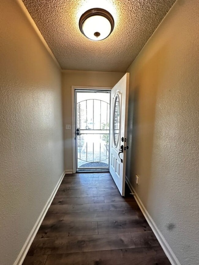Foto del edificio - Beautiful Single-Story Home with Solar – Available Now!