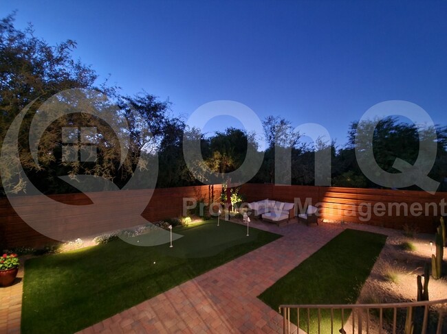 Foto del edificio - 1421 N Santa Rosa Ave