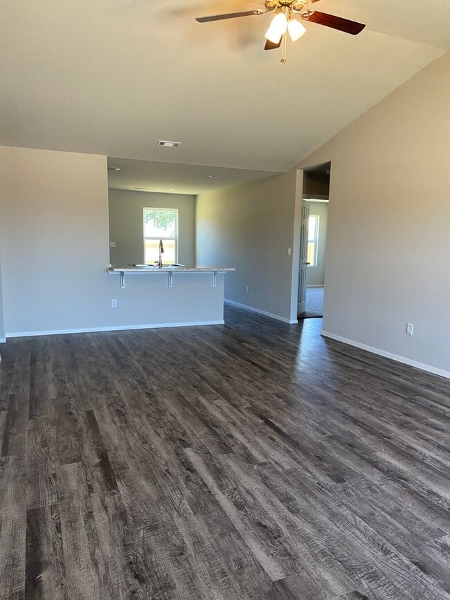 Building Photo - Brick Home in Centerton!