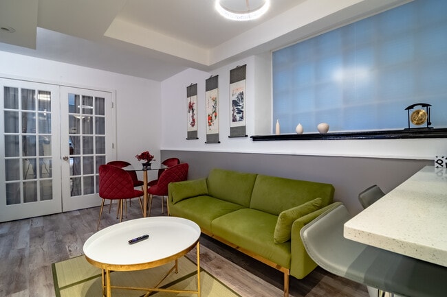 Foto del edificio - 117 E Bellevue Pl