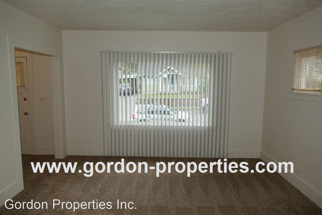 Building Photo - 2 br, 1 bath House - 717 NE Holland St