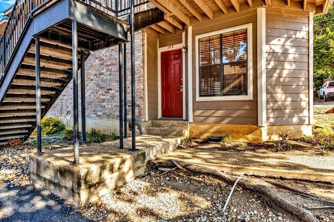 Building Photo - 2913 Pearl St