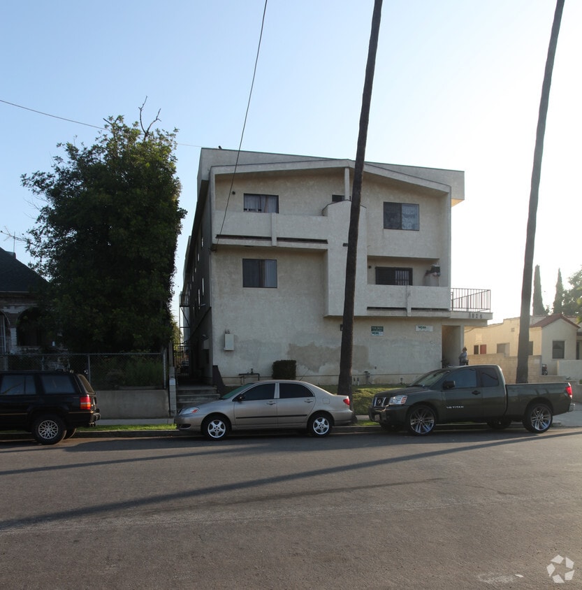 Building Photo - 147 S Avenue 53