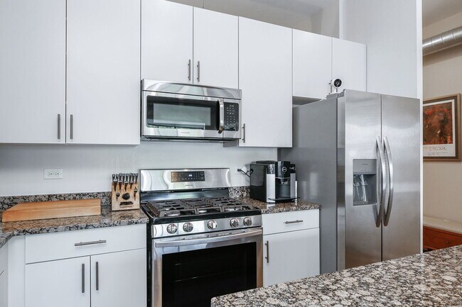 Foto del edificio - 3125 W Fullerton Ave