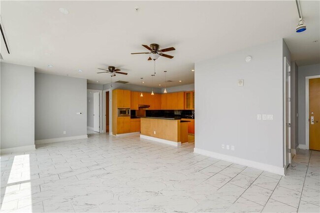 Foto del edificio - 555 E 5th St