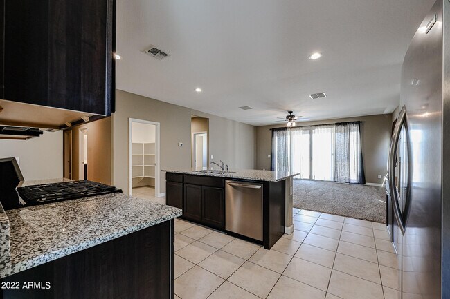Foto del edificio - 30038 W Rockmount Ave