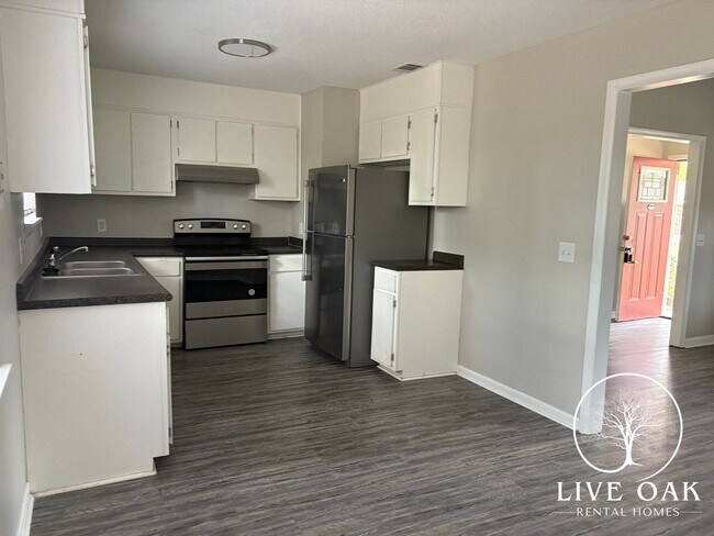 Foto del edificio - MOVE IN SPECIAL: $500 OFF 1ST MONTH'S RENT!**