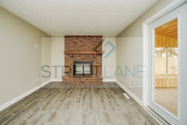 Building Photo - REDUCED!
