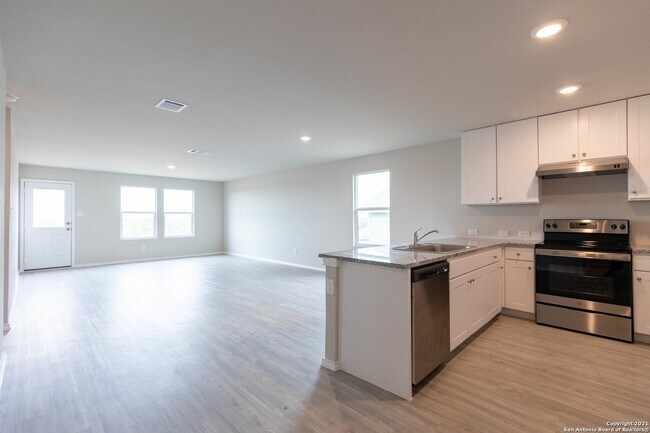 Foto del edificio - 5630 Elm Valley Dr