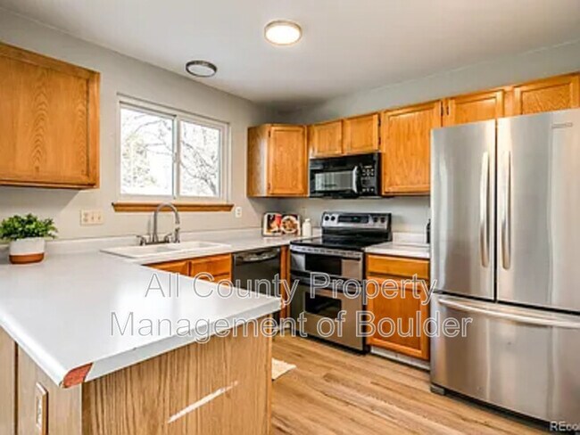 Foto del edificio - 13201 Bryant Cir