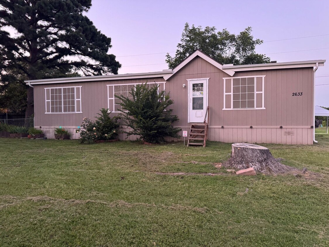 Primary Photo - Peaceful Country Living--For Lease!