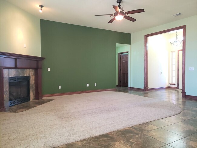 Foto del edificio - 329 Madison Pl Dr