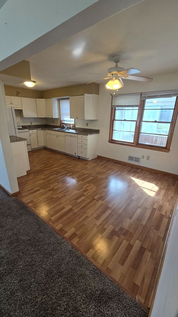 Building Photo - 3-Bed, 2-Bath Home in a Desirable Neighbor...