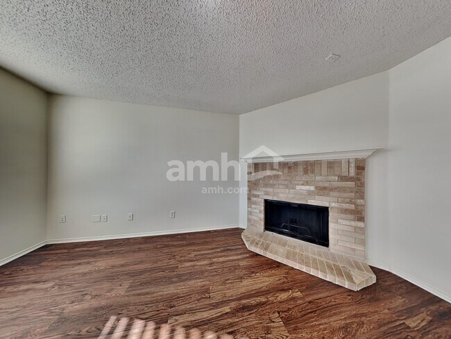 Building Photo - 5559 Mandarin Way