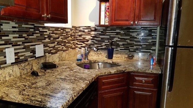 Building Photo - 2126 N Woodstock St