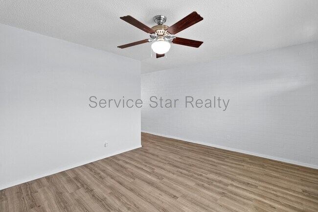 Foto del edificio - 1638 W Desert Cove Ave