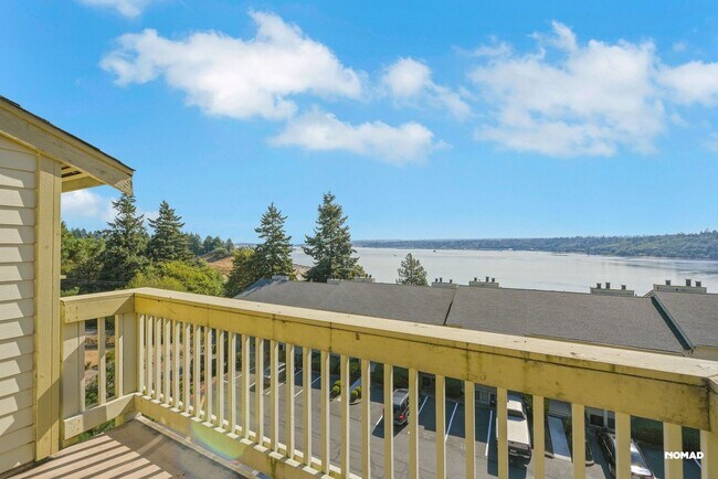 Building Photo - Charming 2BR Condo in Bremerton