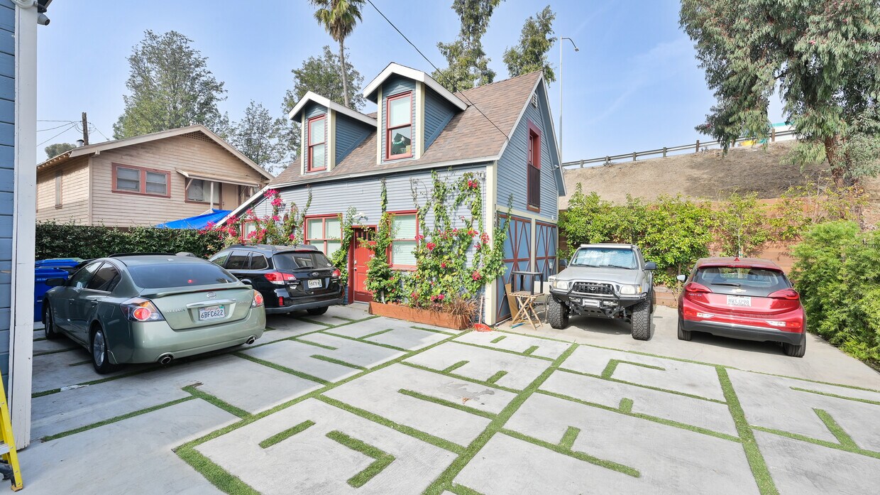 coliving space - 1303 W 22nd St