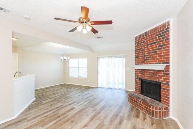 Foto del edificio - 1041 Glencrest Dr