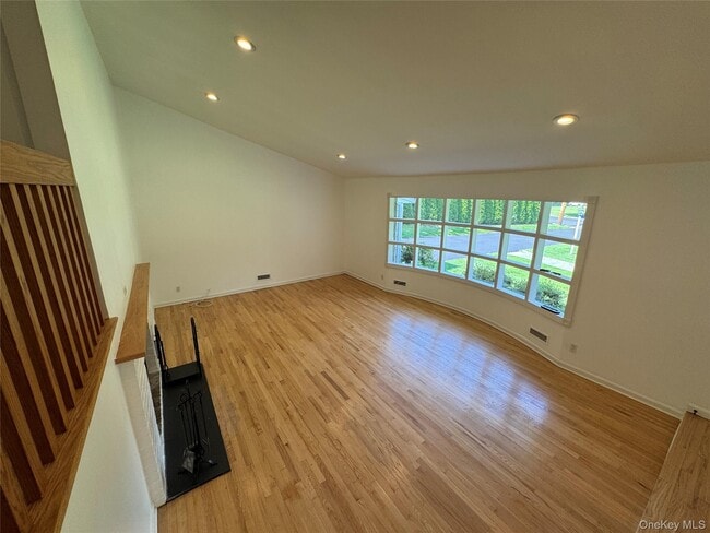Building Photo - 3 Stonewall Ln