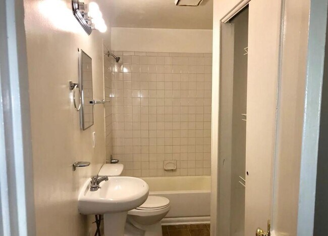 Foto del edificio - 829 Marvin Ave