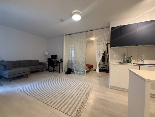 Building Photo - 8 Tippett Rd