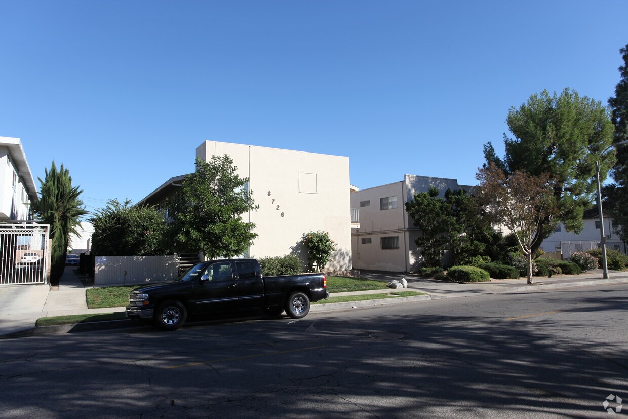 Foto del edificio - 8726 Owensmouth Ave