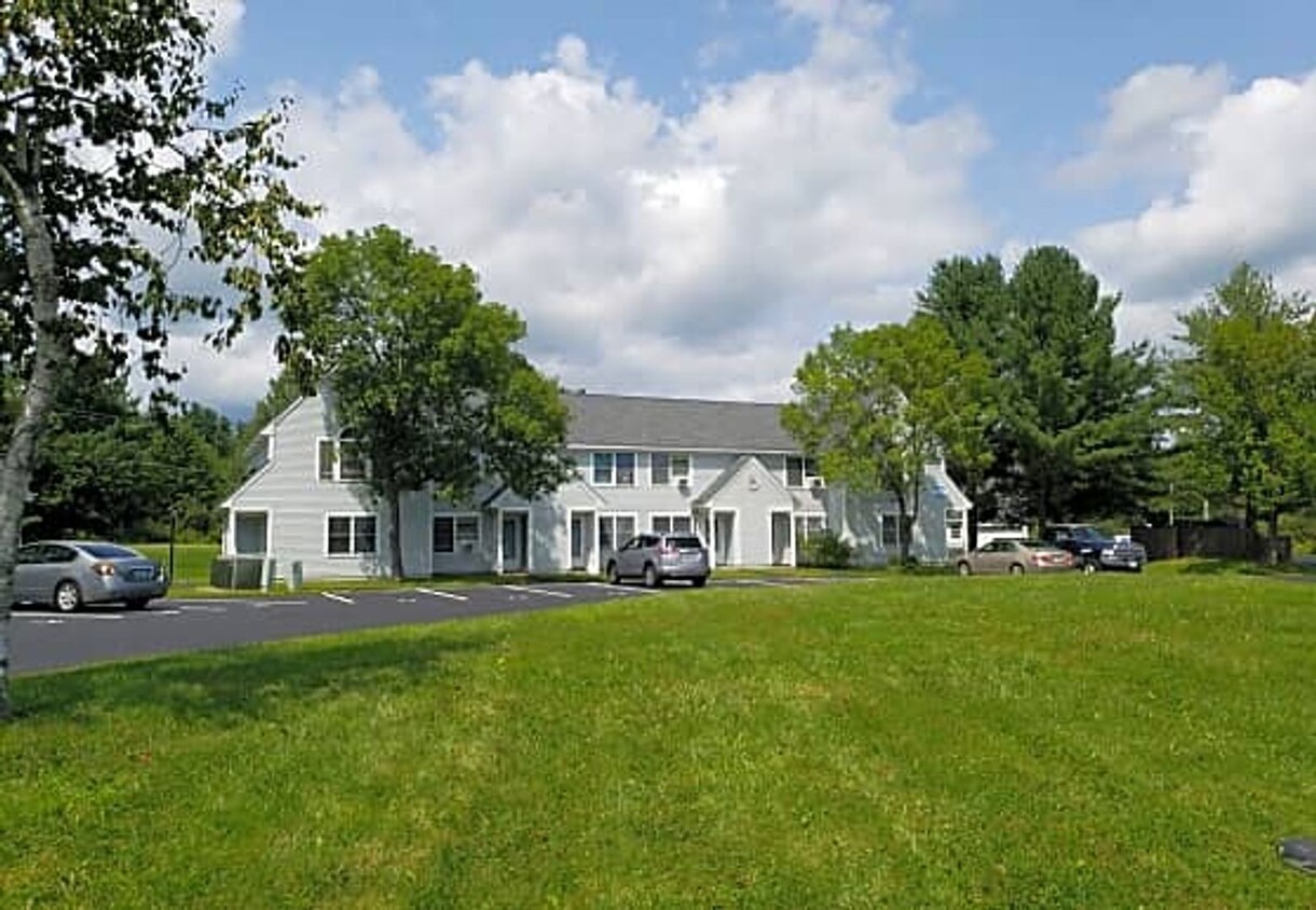 Foto principal - Renovated 2 Bedroom at Gonic Estates!