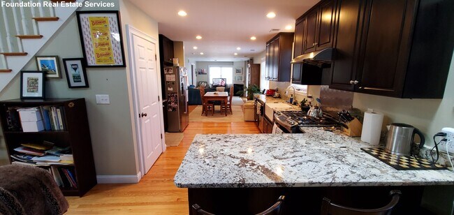 Building Photo - 11 Duncklee St