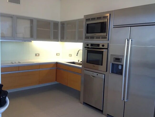 Kitchen with Bosch appliances - 3722 Las Vegas Blvd S
